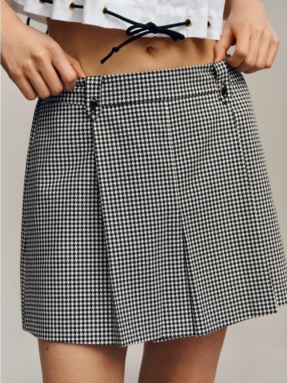 Anthropologie Black & White Houndstooth Pleated Skort